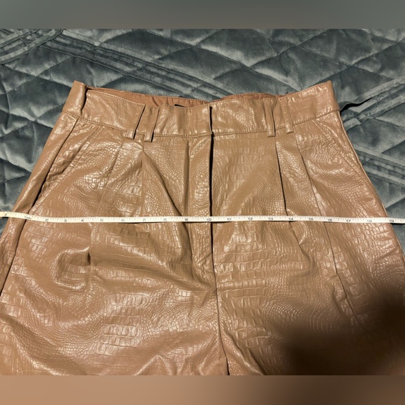 Dynamite Faux Crocodile Skin Short, Medium, Irish Cream Beige - Picture 10 of 10